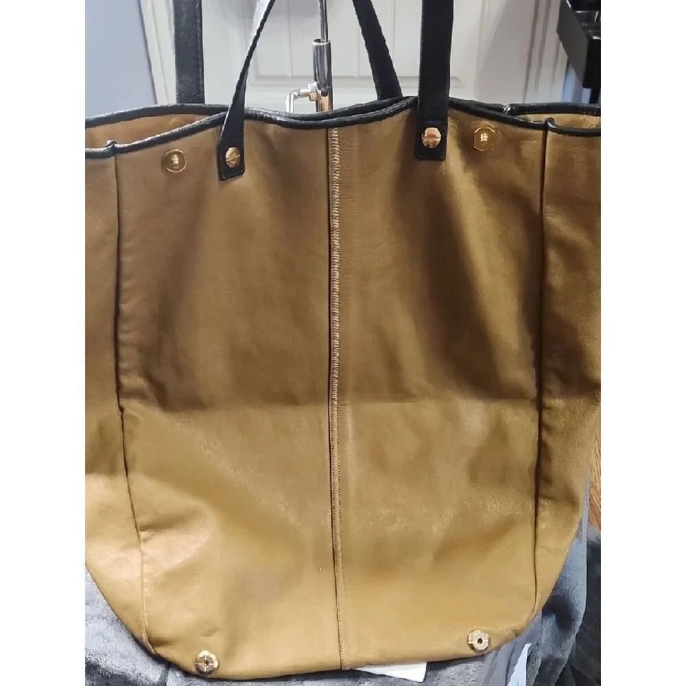 Chloe Leather Tote Two-Way with COA - Picture 5 of 12
